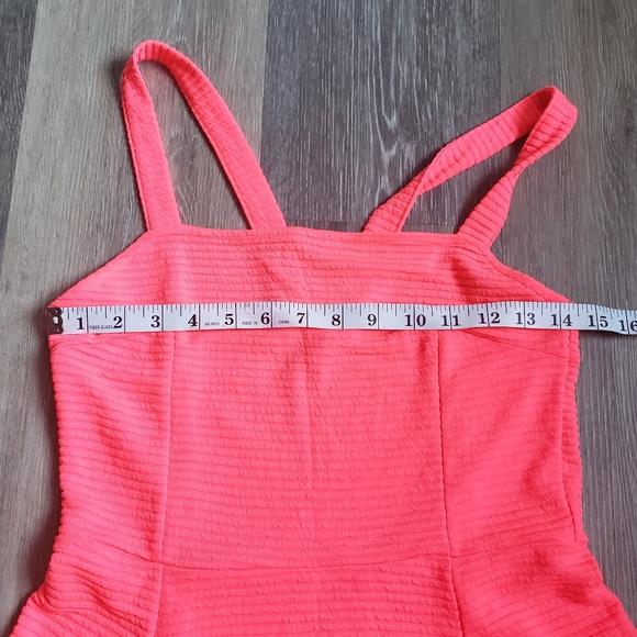 Garage dress - Picture 3 of 10